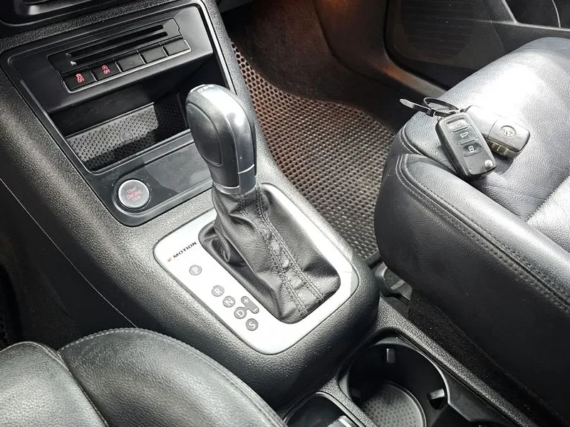 VW Tiguan 2.0 TDI, снимка 9 - Автомобили и джипове - 54302816