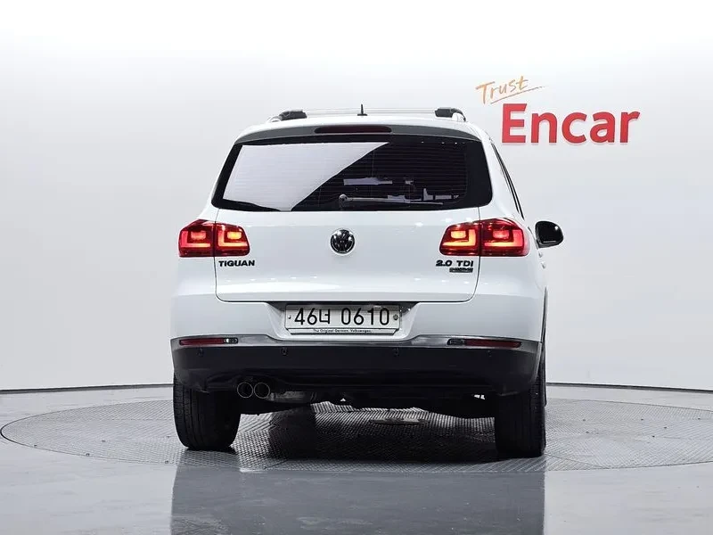 VW Tiguan 2.0 TDI, снимка 4 - Автомобили и джипове - 54302816