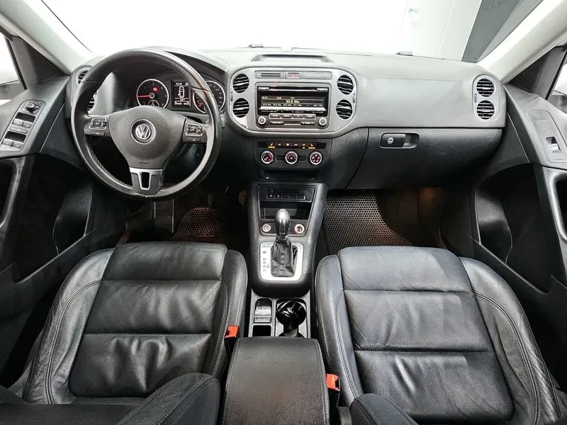 VW Tiguan 2.0 TDI, снимка 7 - Автомобили и джипове - 54302816