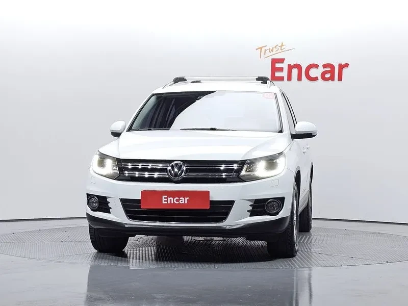 VW Tiguan 2.0 TDI, снимка 3 - Автомобили и джипове - 54302816