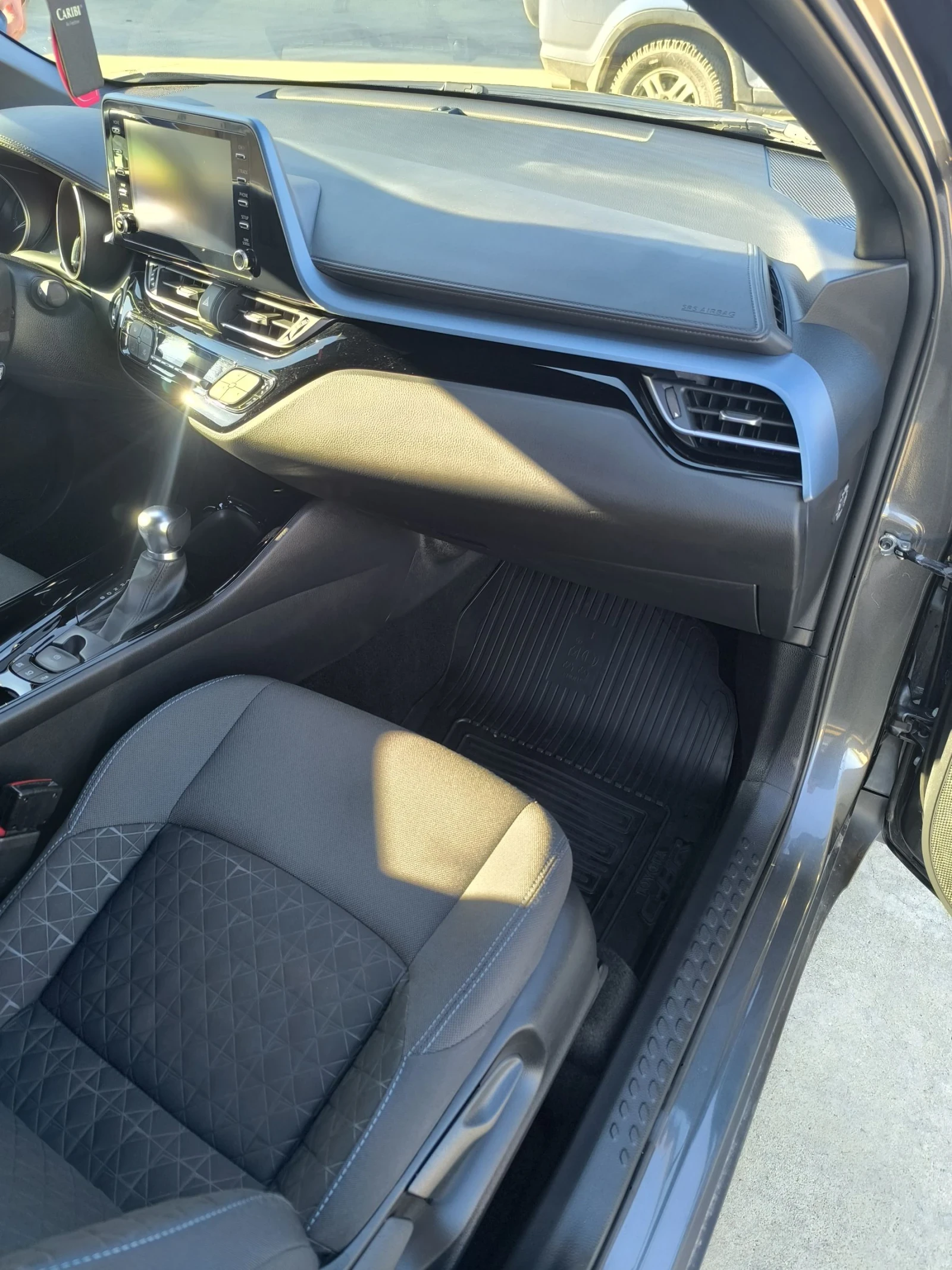 Toyota C-HR 1.8 Hybrid, снимка 12 - Автомобили и джипове - 54360245