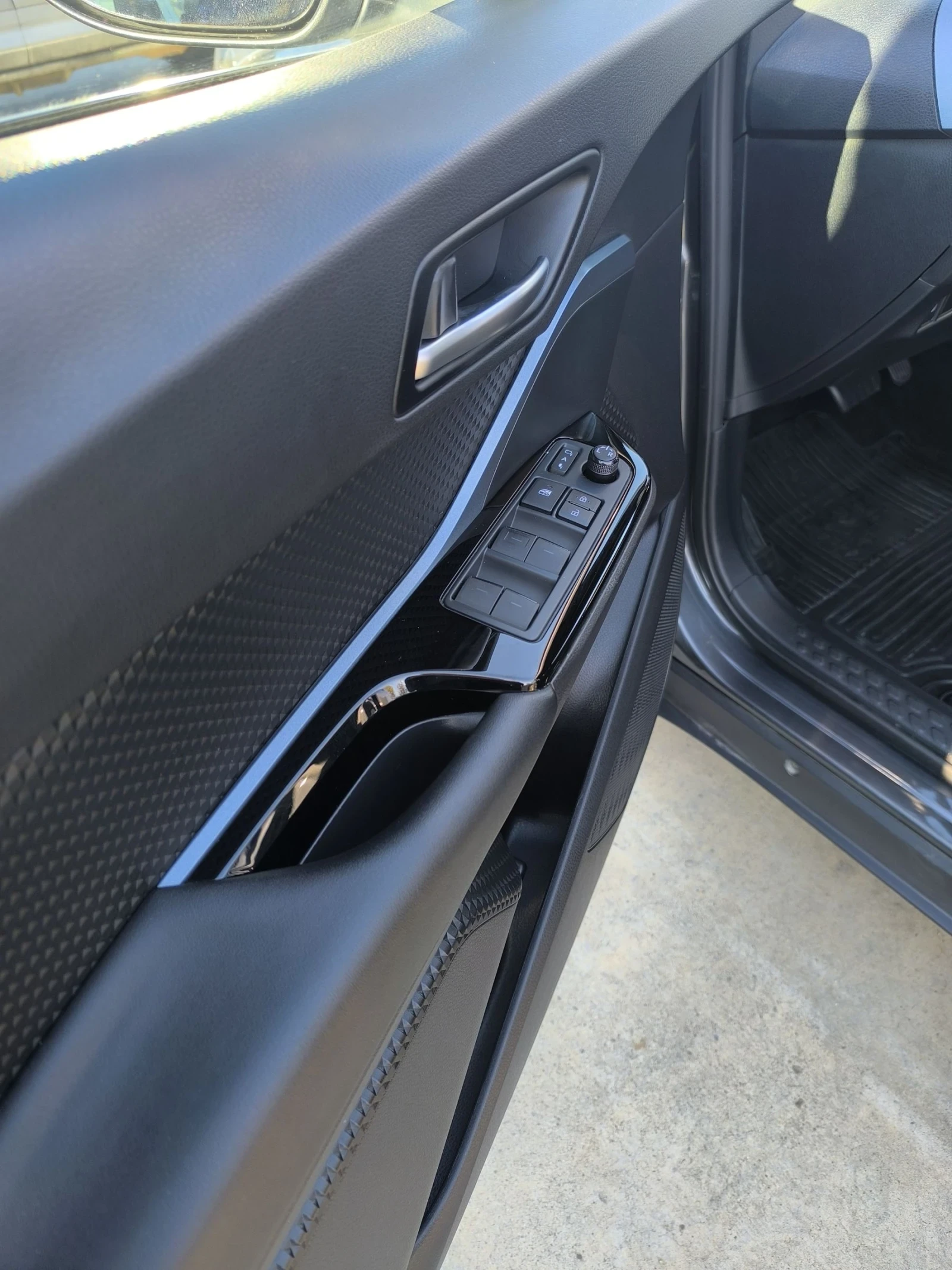 Toyota C-HR 1.8 Hybrid, снимка 7 - Автомобили и джипове - 54360245