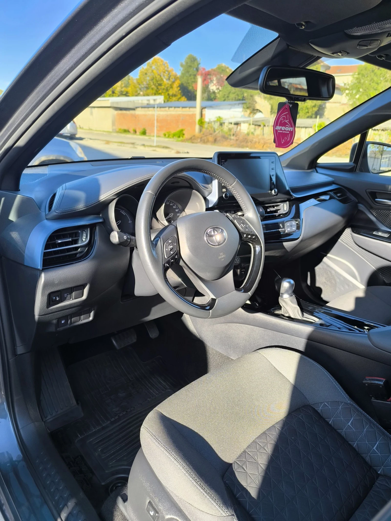 Toyota C-HR 1.8 Hybrid, снимка 6 - Автомобили и джипове - 54360245