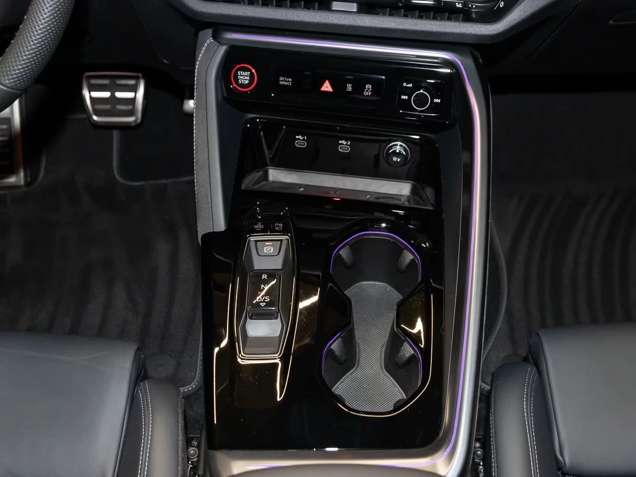 Audi SQ5 NEW / B&O / MATRIX / 360 / HUD / MMI PRO / PANO, снимка 14 - Автомобили и джипове - 55223138