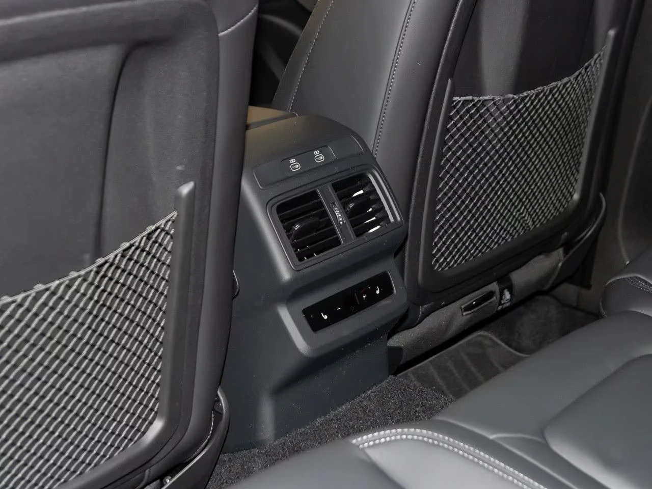Audi SQ5 NEW / B&O / MATRIX / 360 / HUD / MMI PRO / PANO, снимка 17 - Автомобили и джипове - 55223138
