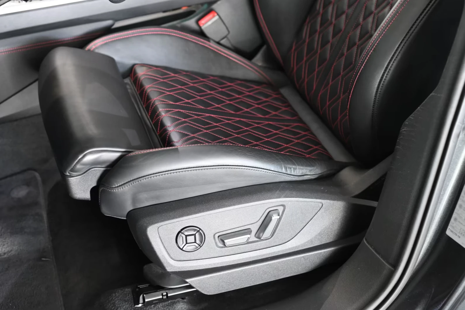 Audi Q8 E-TRON 55* QUATTRO* S-LINE* B&O* PANO* , снимка 5 - Автомобили и джипове - 55485173