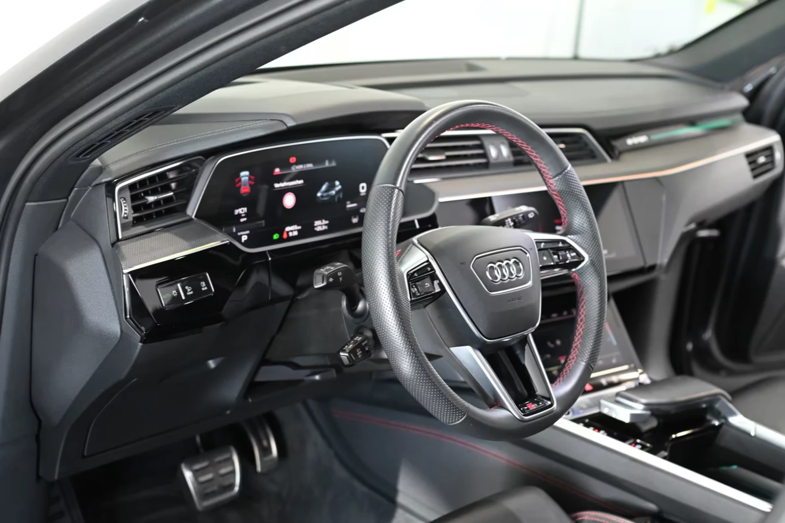 Audi Q8 E-TRON 55* QUATTRO* S-LINE* B&O* PANO* , снимка 7 - Автомобили и джипове - 55485173