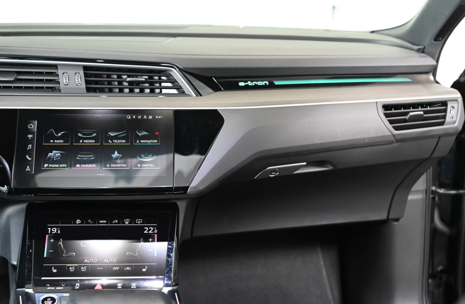 Audi Q8 E-TRON 55* QUATTRO* S-LINE* B&O* PANO* , снимка 13 - Автомобили и джипове - 55485173