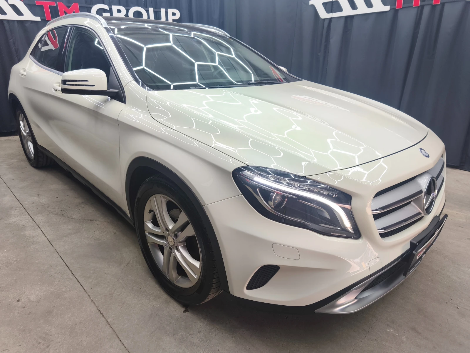 Mercedes-Benz GLA 200 4matic Automatic* NAVI* CAM* PANORAMA* E6B, снимка 3 - Автомобили и джипове - 55844197