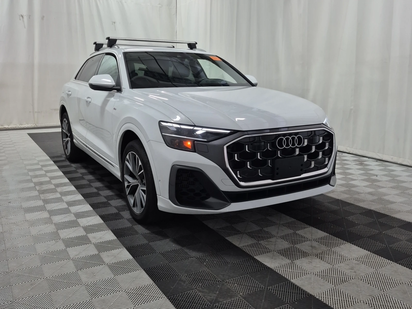 Audi Q8 3.0 TFSI  PROGRESSIV , снимка 2 - Автомобили и джипове - 56440565