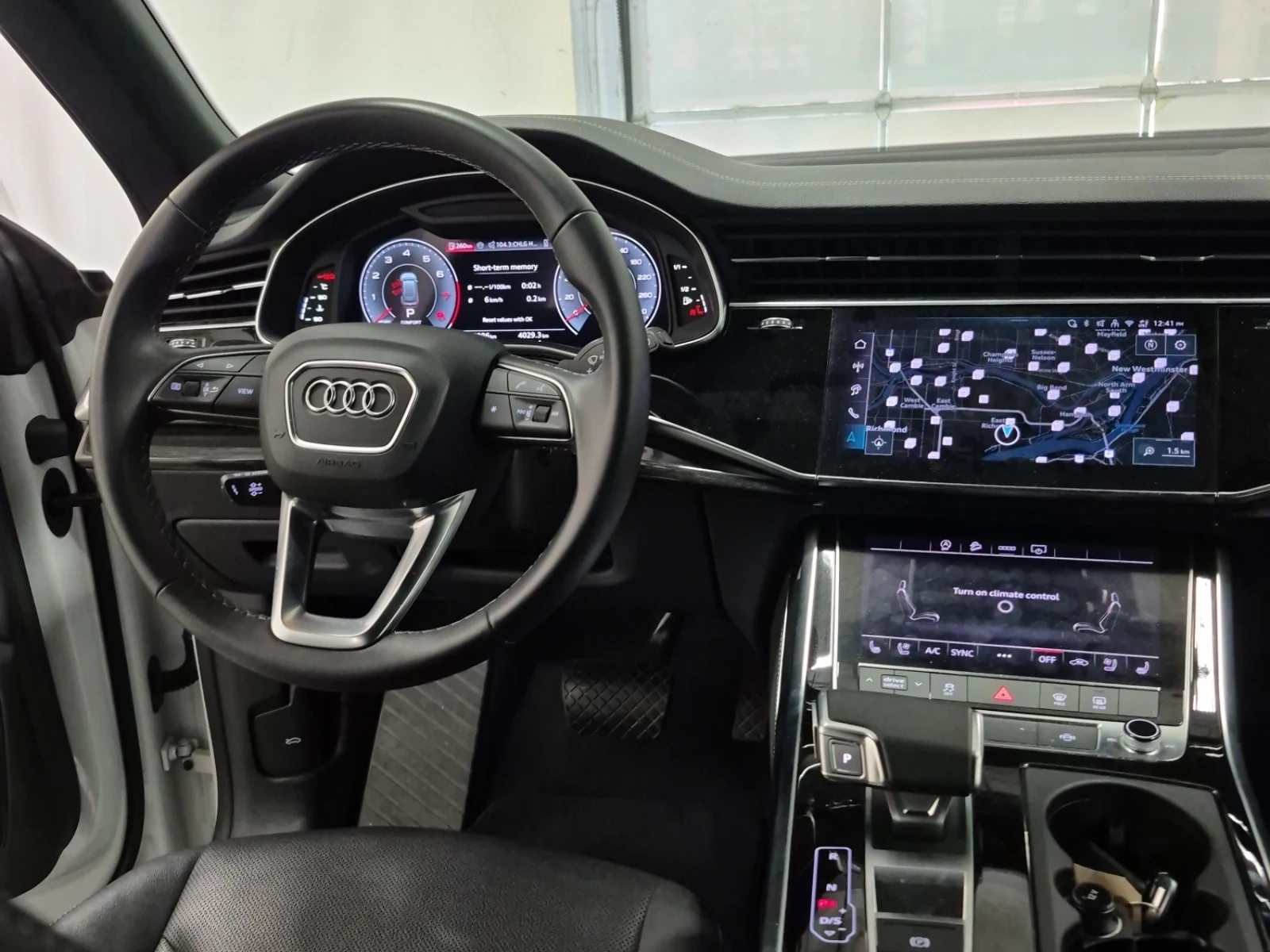 Audi Q8 3.0 TFSI  PROGRESSIV , снимка 8 - Автомобили и джипове - 56440565