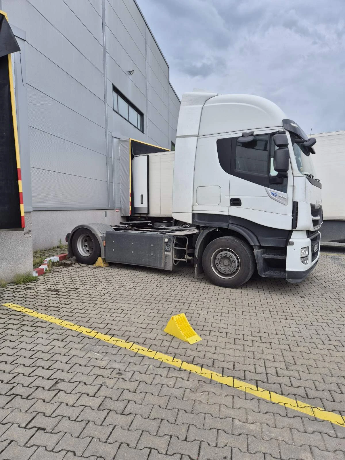 Iveco Stralis AS440ST P CNG - изображение 4