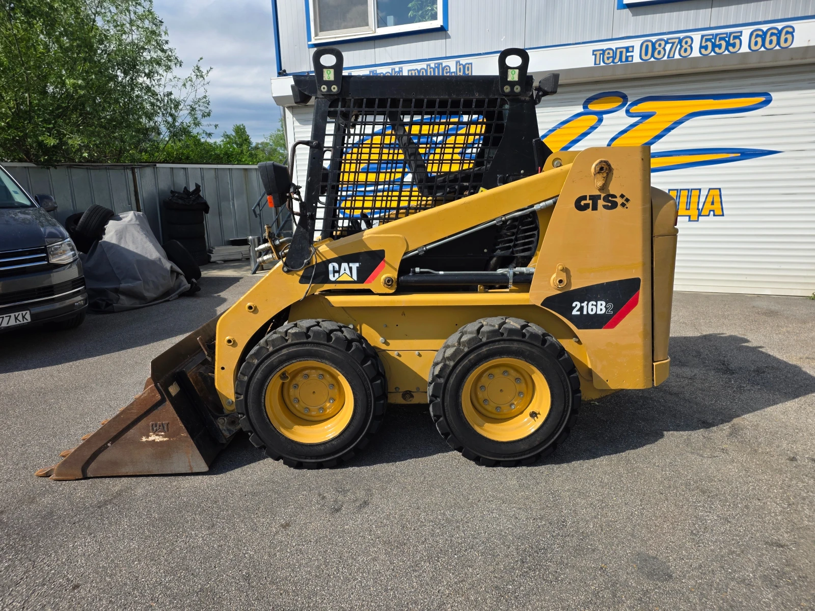 Мини челни товарачи Cat 216B2, снимка 9 - Индустриална техника - 54546332