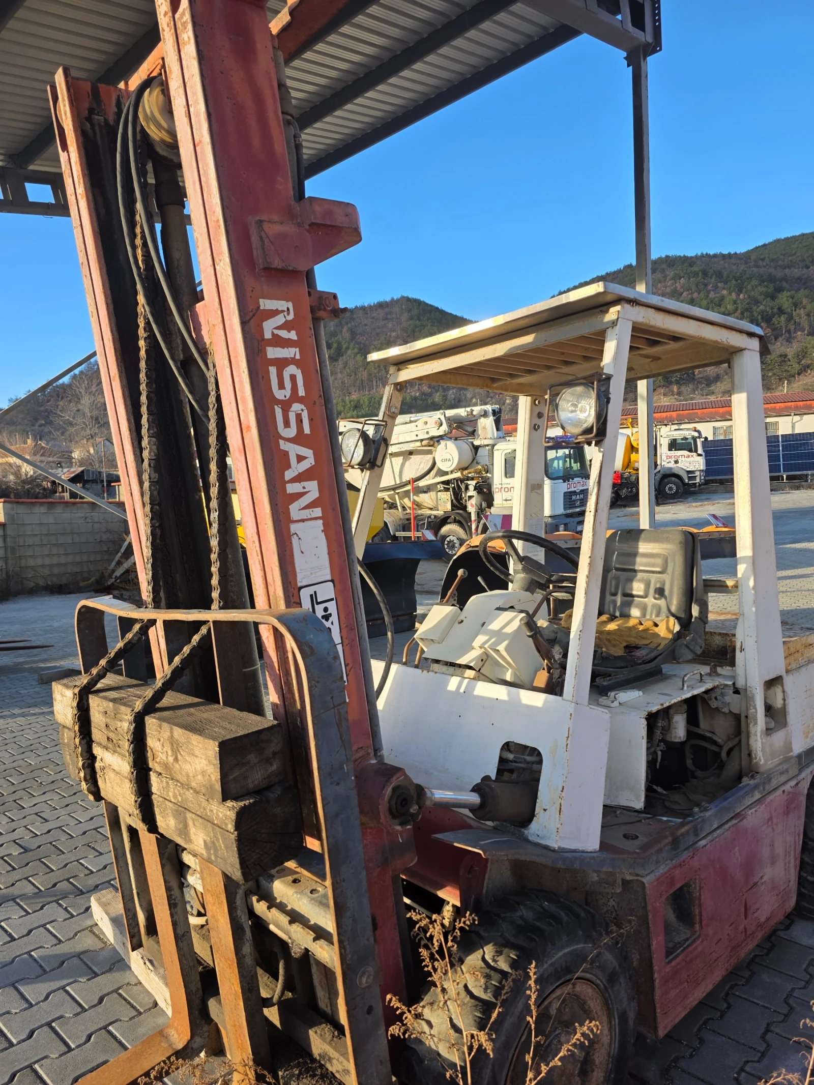 ������� Nissan ����� | Mobile.bg � ����������� 3