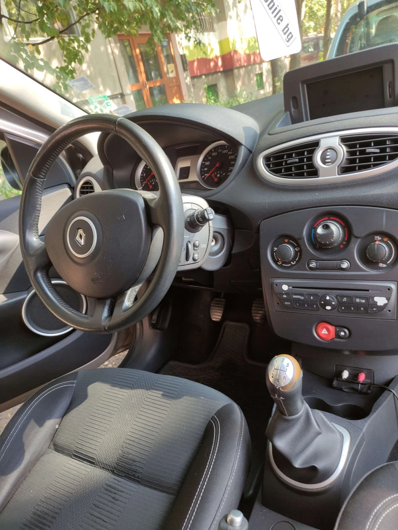 Renault Clio, снимка 4 - Автомобили и джипове - 49155531