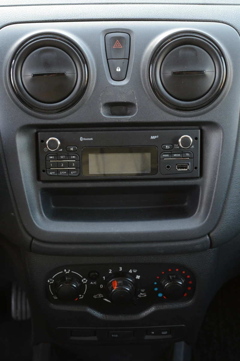 Dacia Dokker * 1.6 * ГАЗ * БЕНЗИН * 101 к.с. * , снимка 10 - Автомобили и джипове - 51513327