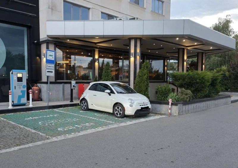 Fiat 500 E, снимка 9 - Автомобили и джипове - 51671670