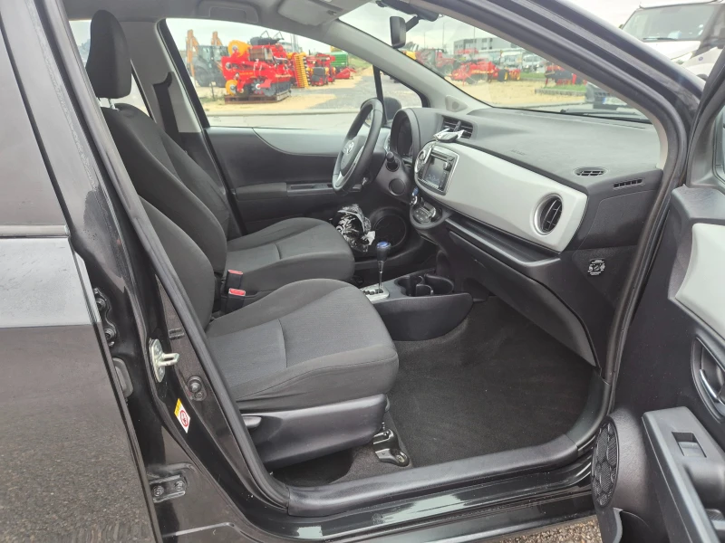 Toyota Yaris 1.5 HYBRID navi Avtomat , снимка 15 - Автомобили и джипове - 52336727