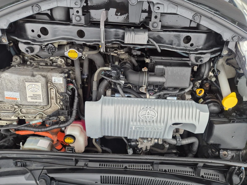 Toyota Yaris 1.5 HYBRID navi Avtomat , снимка 17 - Автомобили и джипове - 52336727