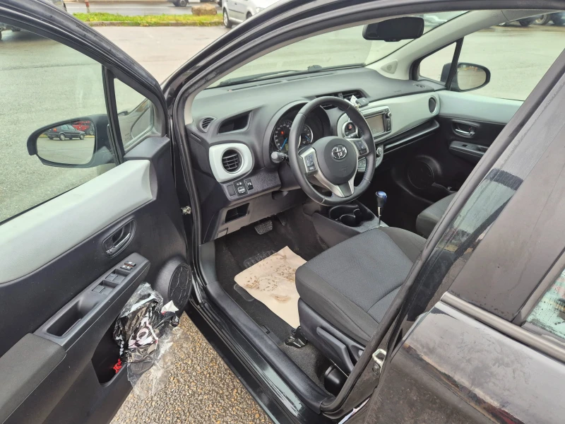 Toyota Yaris 1.5 HYBRID navi Avtomat , снимка 10 - Автомобили и джипове - 52336727