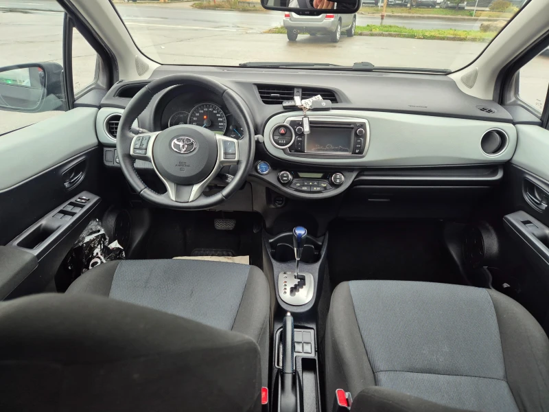 Toyota Yaris 1.5 HYBRID navi Avtomat , снимка 11 - Автомобили и джипове - 52336727