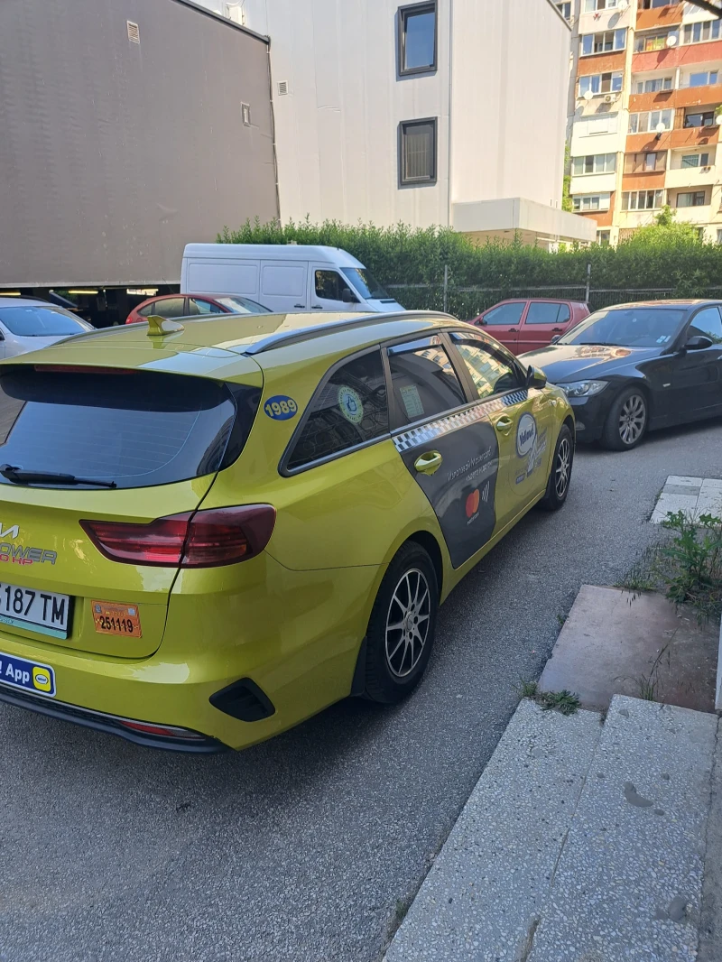 Kia Ceed 1.5, снимка 3 - Автомобили и джипове - 52369626