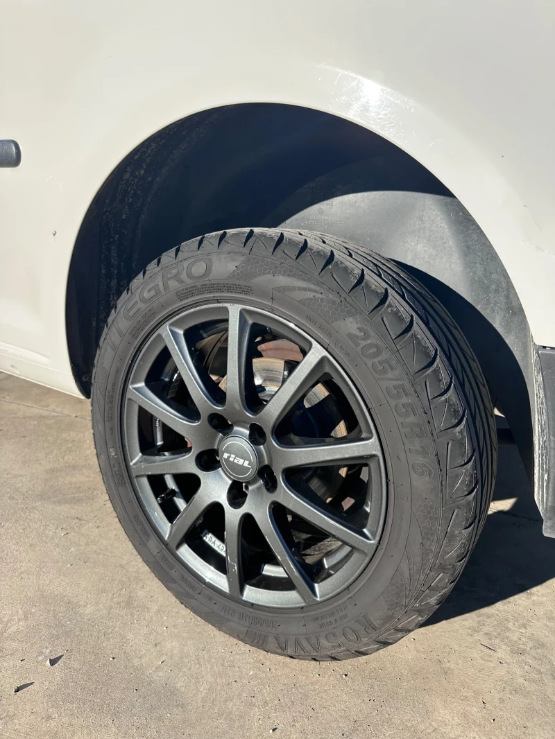 VW Caddy 1.6TDi, снимка 8 - Автомобили и джипове - 52738637