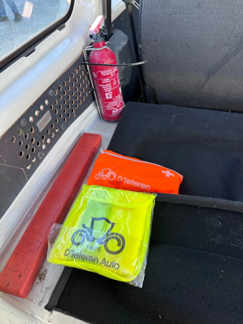 VW Caddy 1.6TDi, снимка 10 - Автомобили и джипове - 52738637