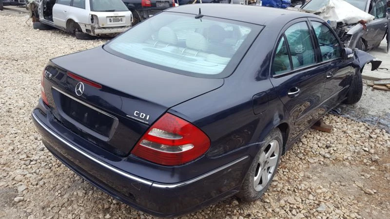 Mercedes-Benz E 270 E220CDI АВТОМАТИК, снимка 16 - Автомобили и джипове - 23067140