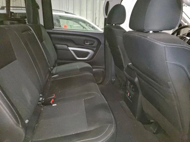 Nissan Teana 5.6L 8 4x4 w/Rear Wheel Drv, снимка 13 - Автомобили и джипове - 53110711