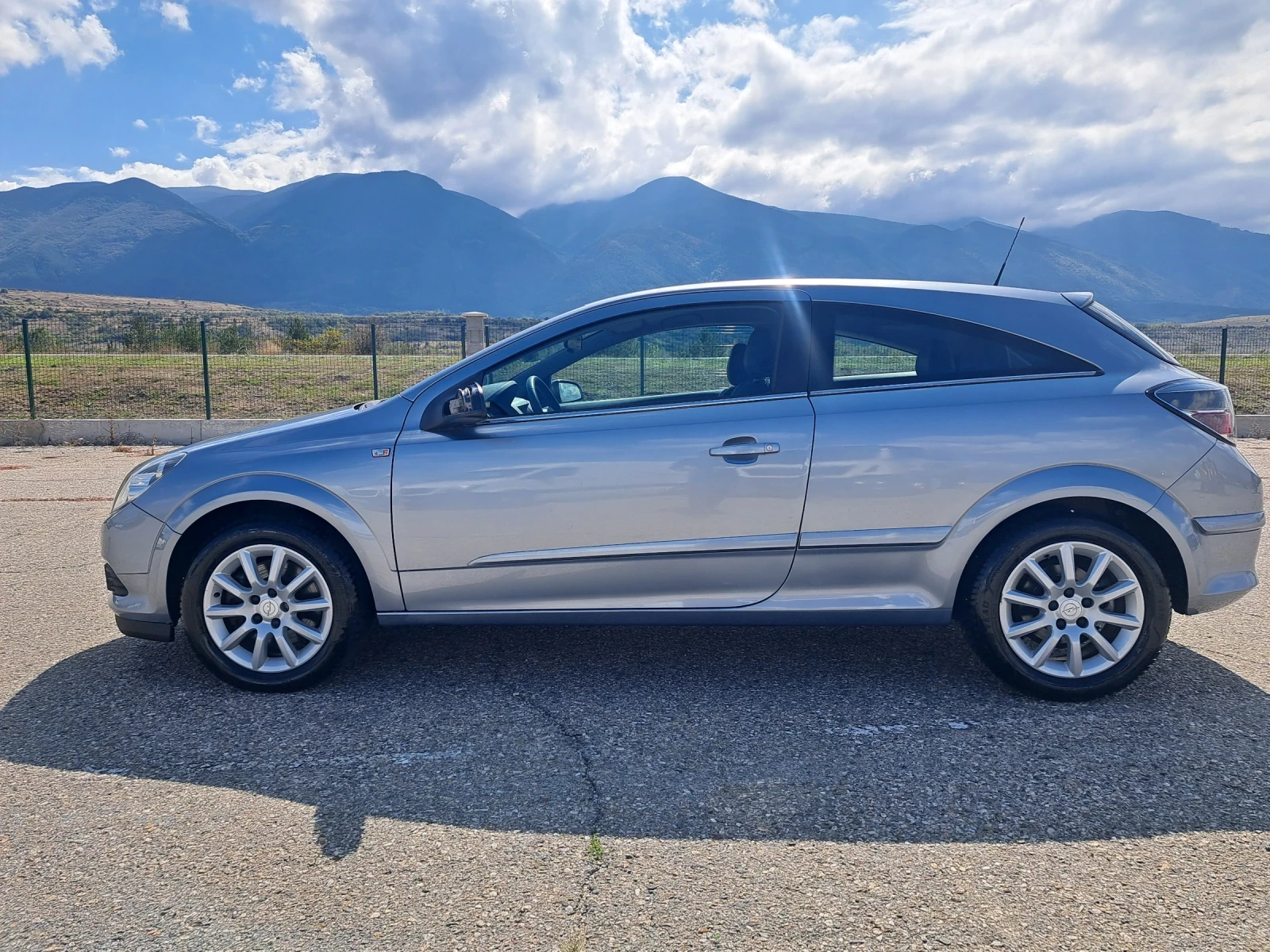 Opel Astra 1, 9 cdti GTC - изображение 8