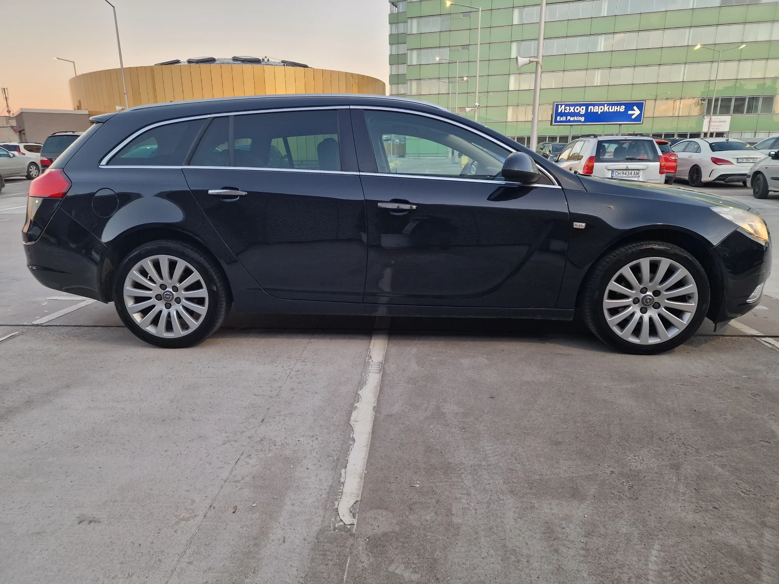 Opel Insignia 2.0 CDTI-COSMO-Sports Tourer-Automatic - изображение 4