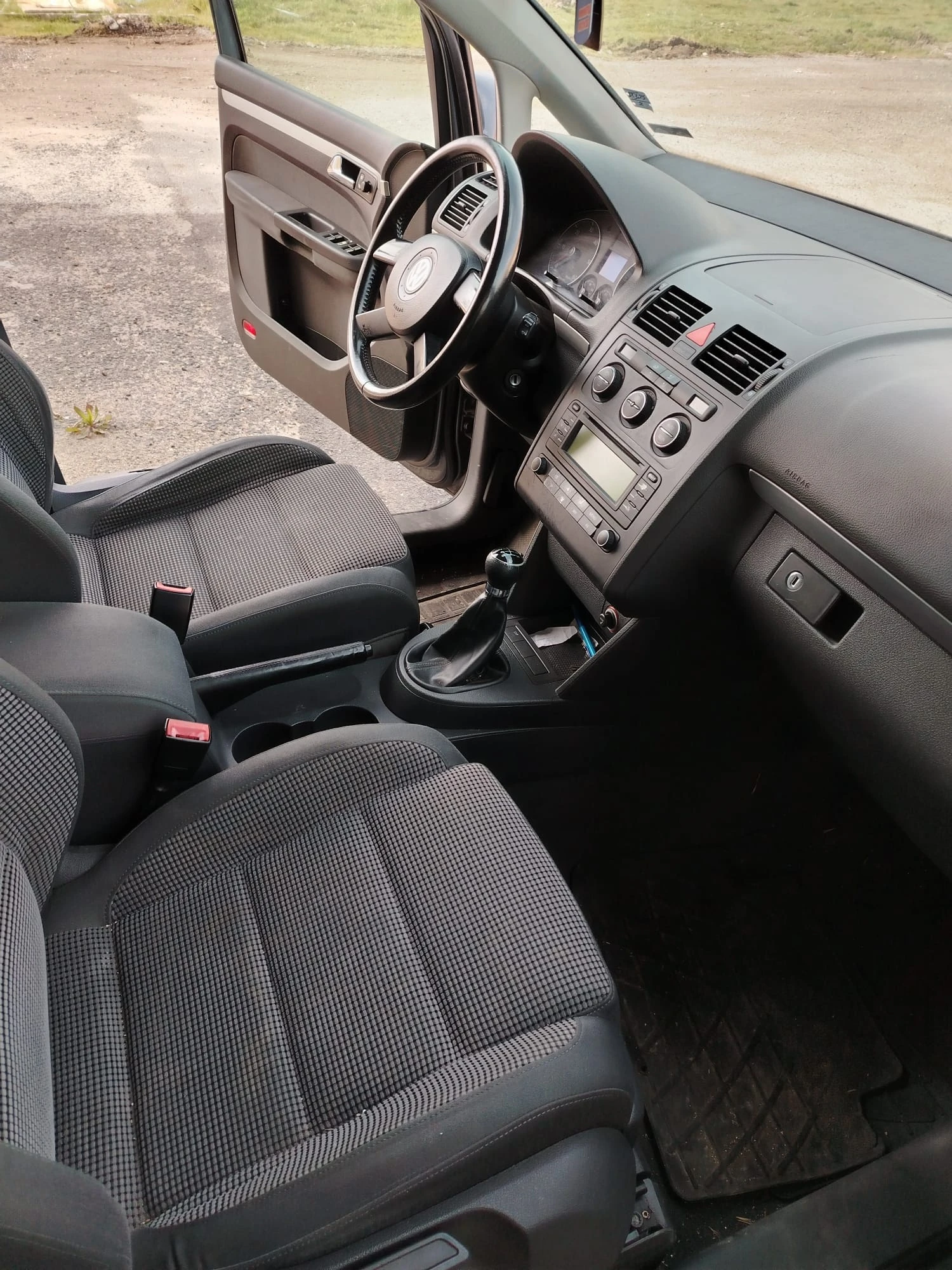 VW Touran, снимка 6 - Автомобили и джипове - 53900458