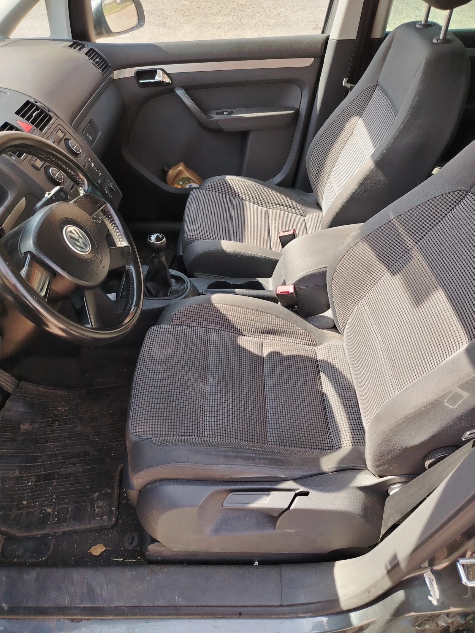 VW Touran, снимка 5 - Автомобили и джипове - 53900458