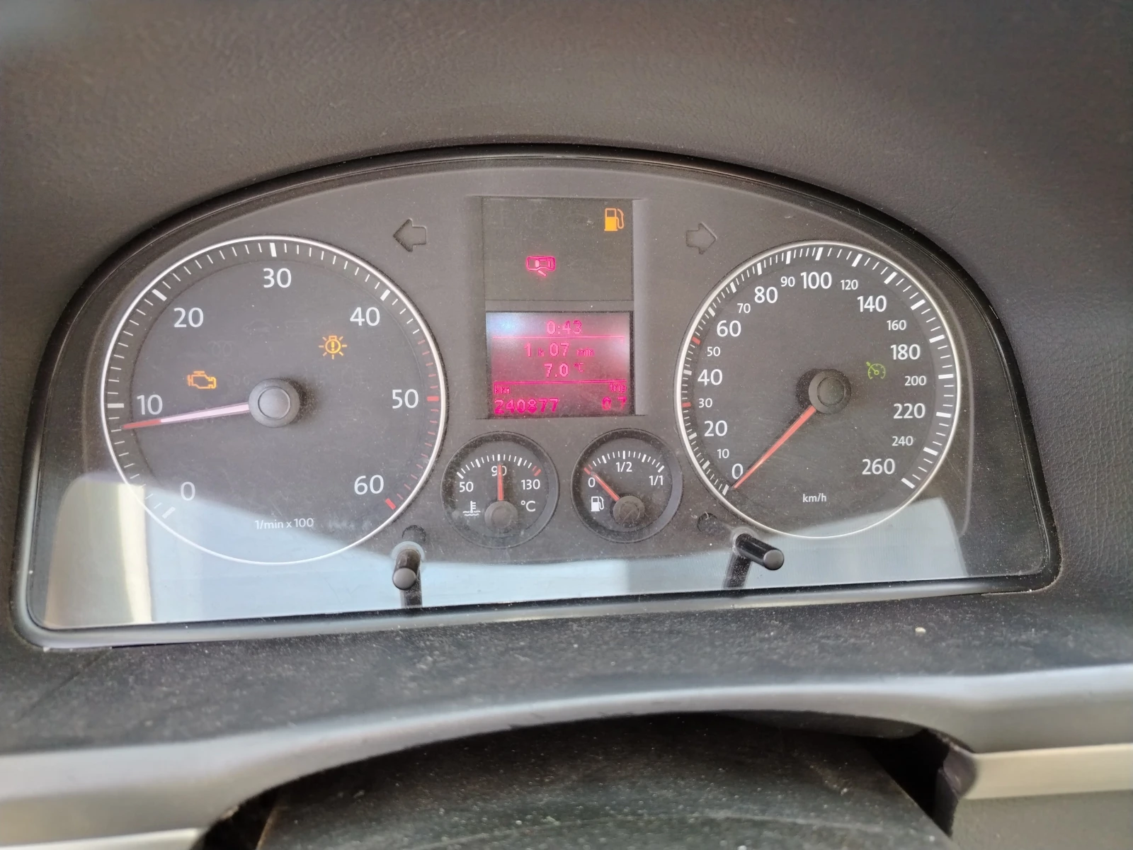 VW Touran, снимка 8 - Автомобили и джипове - 53900458