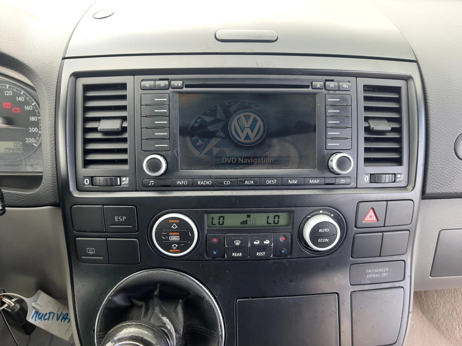 VW Multivan 1.9TDI-NAVI, снимка 15 - Автомобили и джипове - 54083051