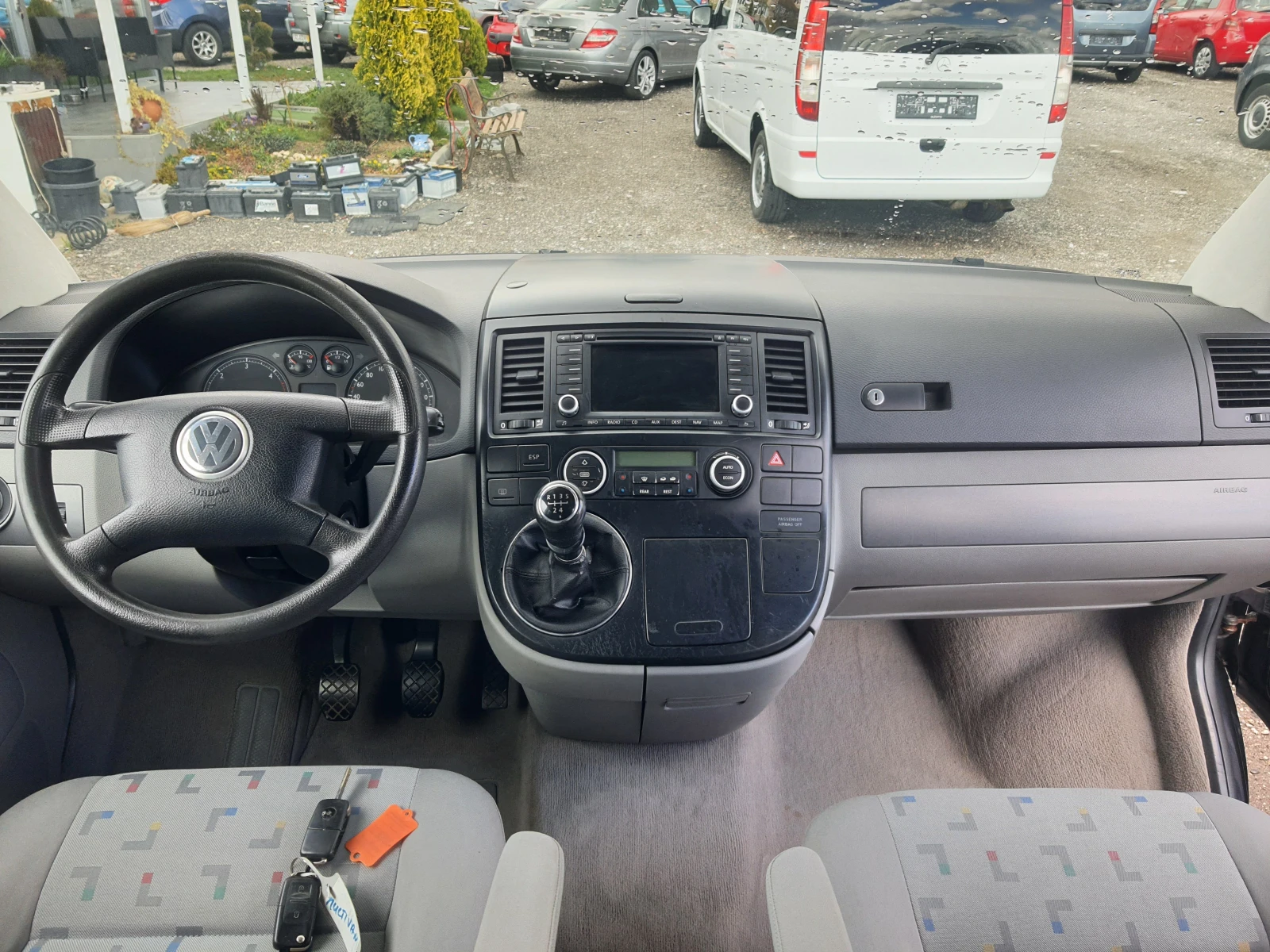 VW Multivan 1.9TDI-NAVI, снимка 8 - Автомобили и джипове - 54083051