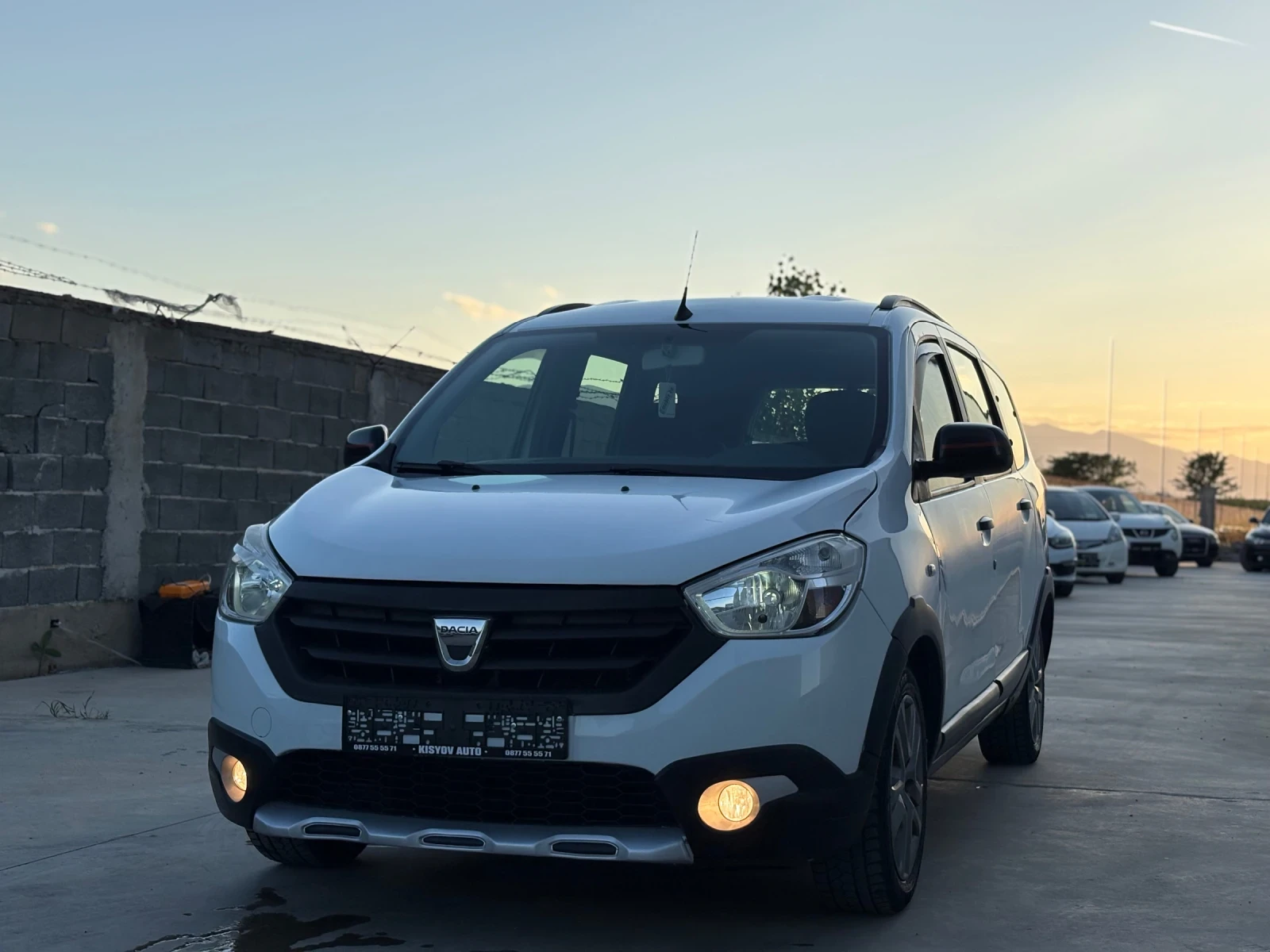 Dacia Lodgy 1.5 DCi Stepway 6+ 1 Navi Camera EURO6D, снимка 2 - Автомобили и джипове - 54715639