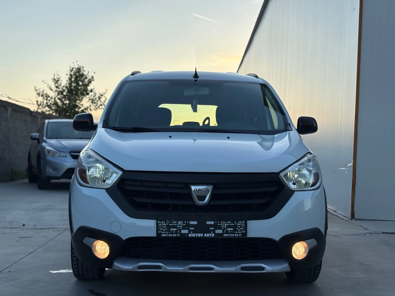 Dacia Lodgy 1.5 DCi Stepway 6+ 1 Navi Camera EURO6D, снимка 3 - Автомобили и джипове - 54715639