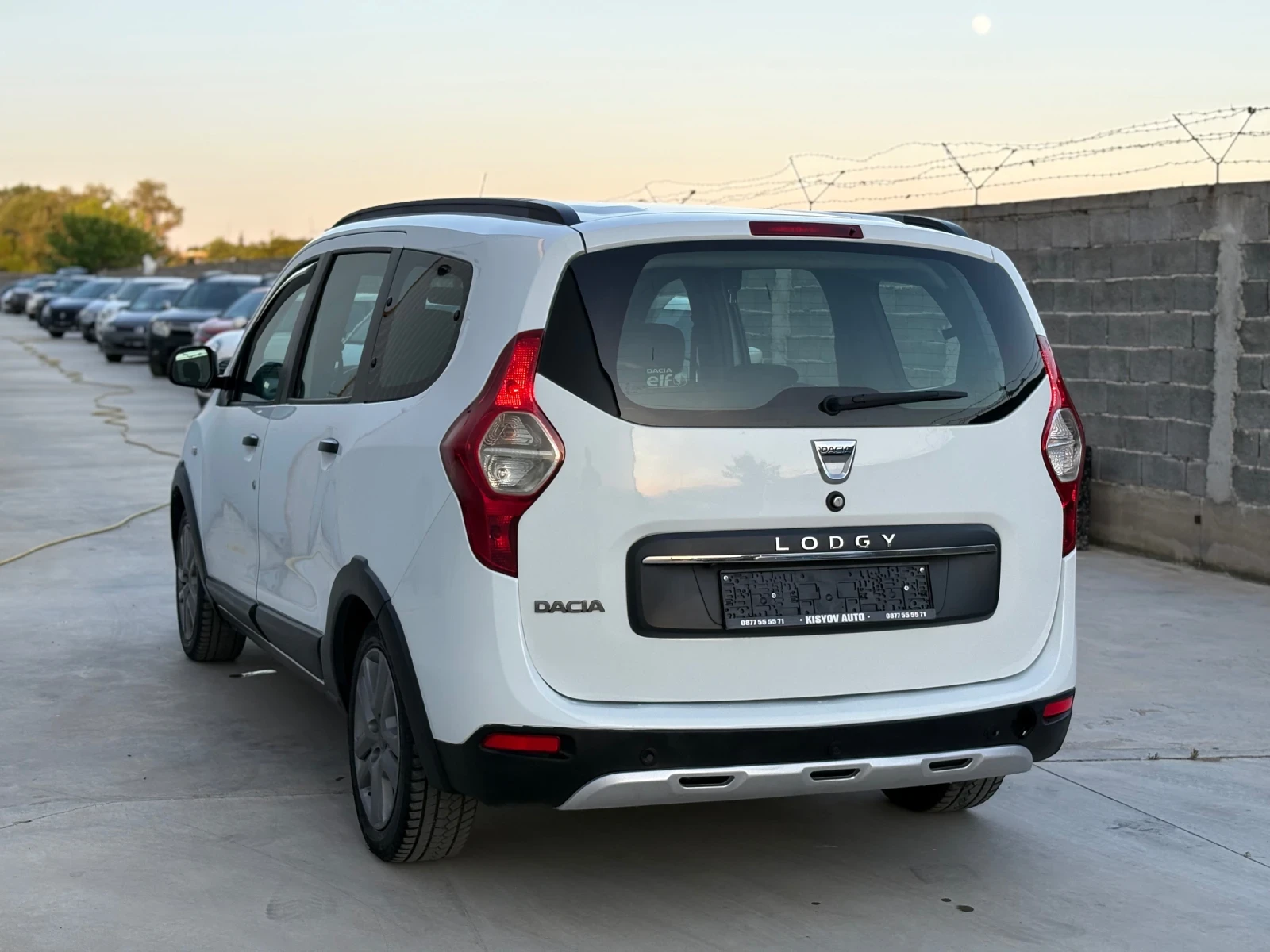 Dacia Lodgy 1.5 DCi Stepway 6+ 1 Navi Camera EURO6D, снимка 6 - Автомобили и джипове - 54715639