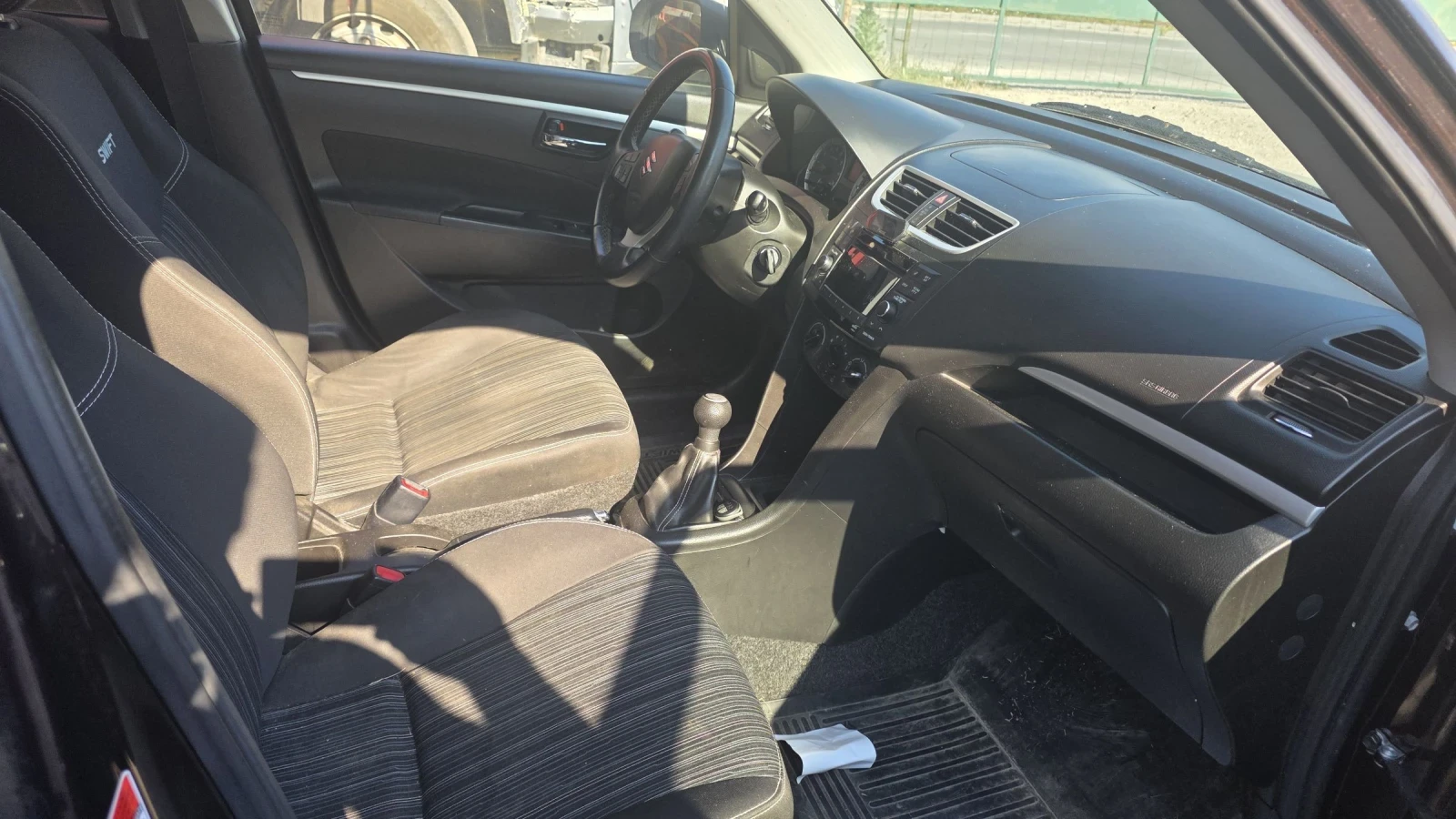 Suzuki Swift 1.3 EURO 5b 4X4 Климатроник, снимка 4 - Автомобили и джипове - 54995402