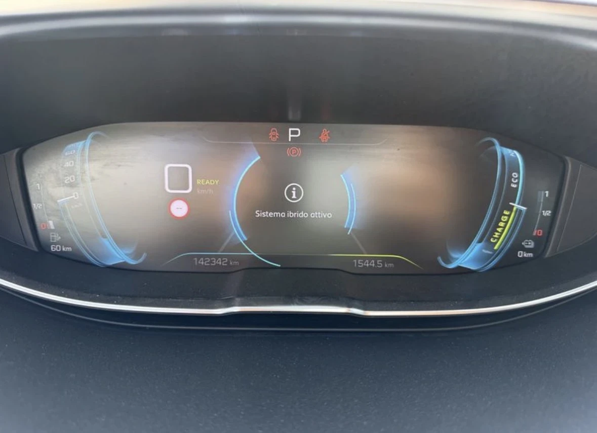 Peugeot 3008 1.6Plug-in Hybrid , снимка 10 - Автомобили и джипове - 56074585
