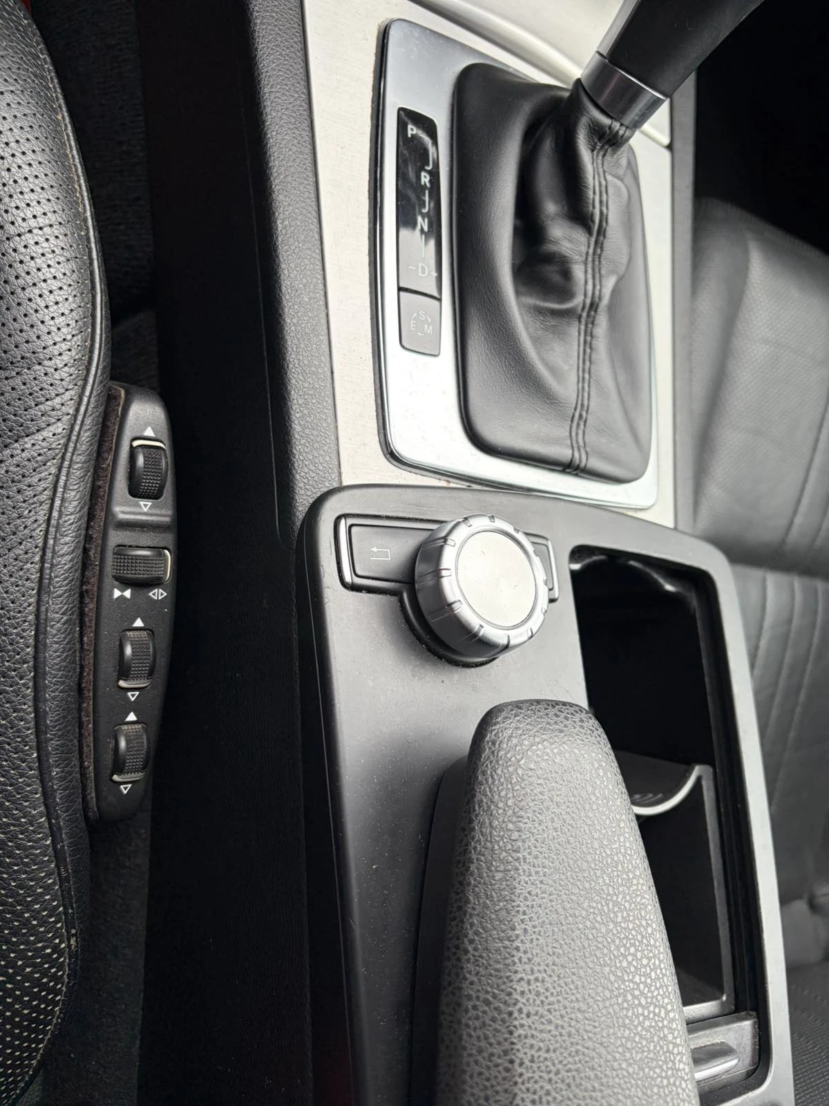 Mercedes-Benz C 300 ВСИЧКИ ЕКСТРИ + AMG, снимка 10 - Автомобили и джипове - 56088438