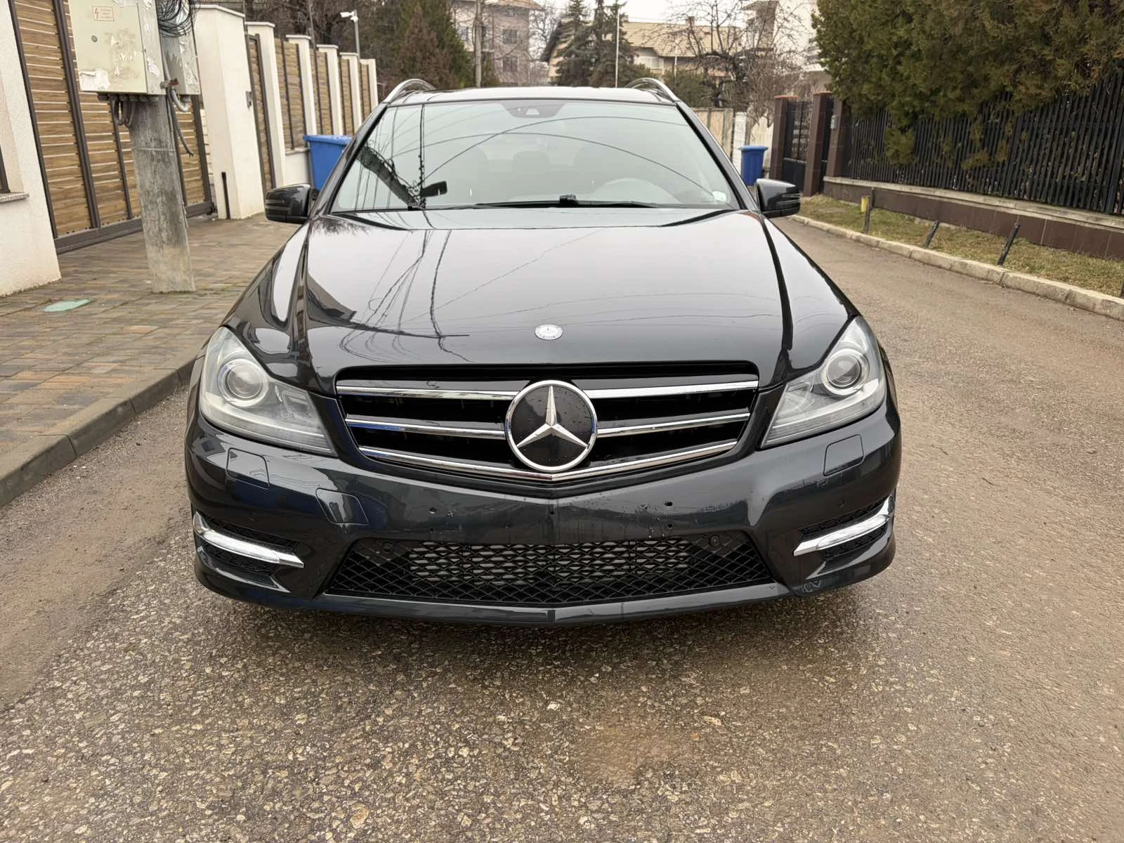 Mercedes-Benz C 300 ВСИЧКИ ЕКСТРИ + AMG, снимка 2 - Автомобили и джипове - 56088438