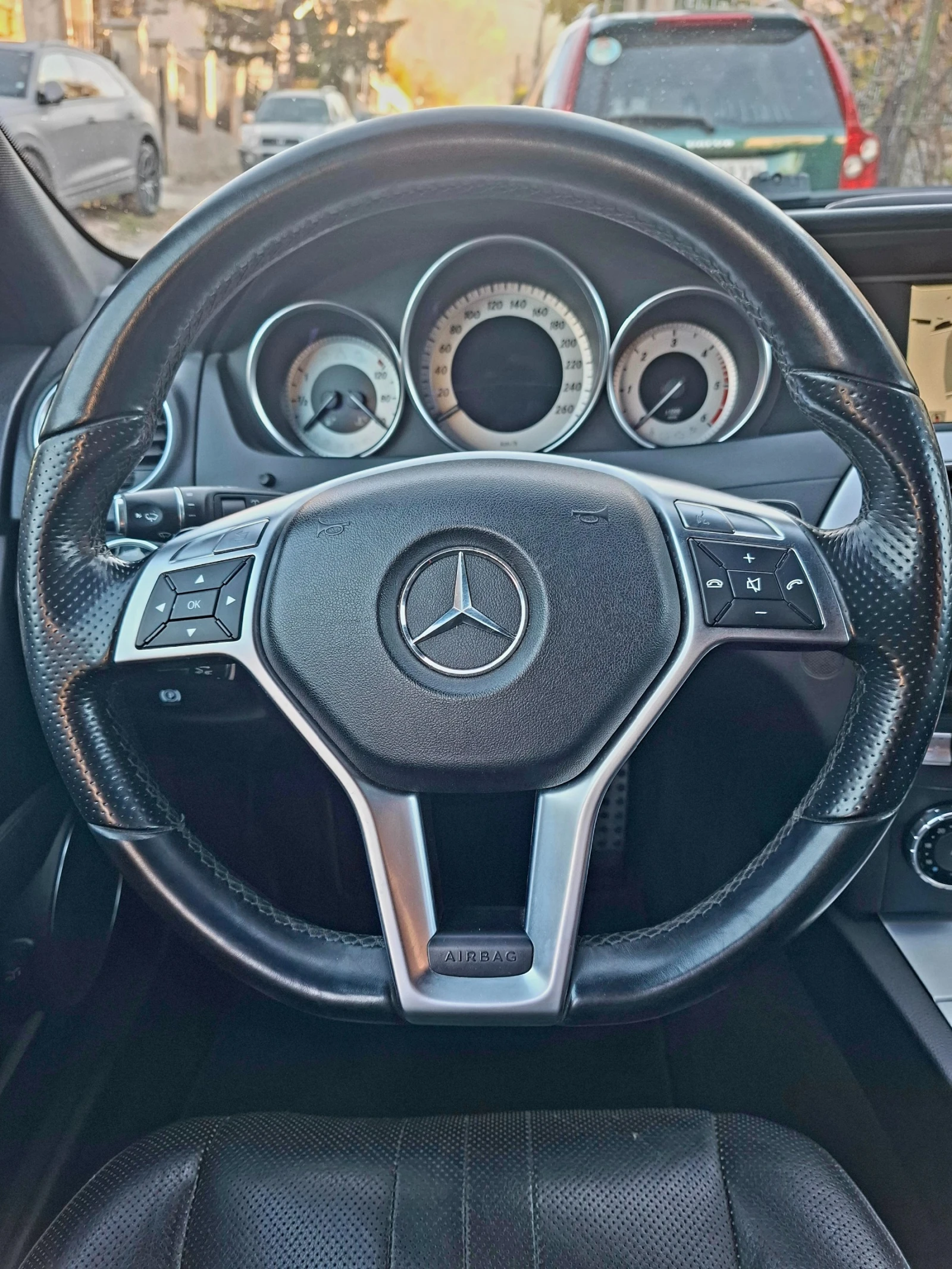 Mercedes-Benz C 300 ВСИЧКИ ЕКСТРИ + AMG, снимка 15 - Автомобили и джипове - 56088438