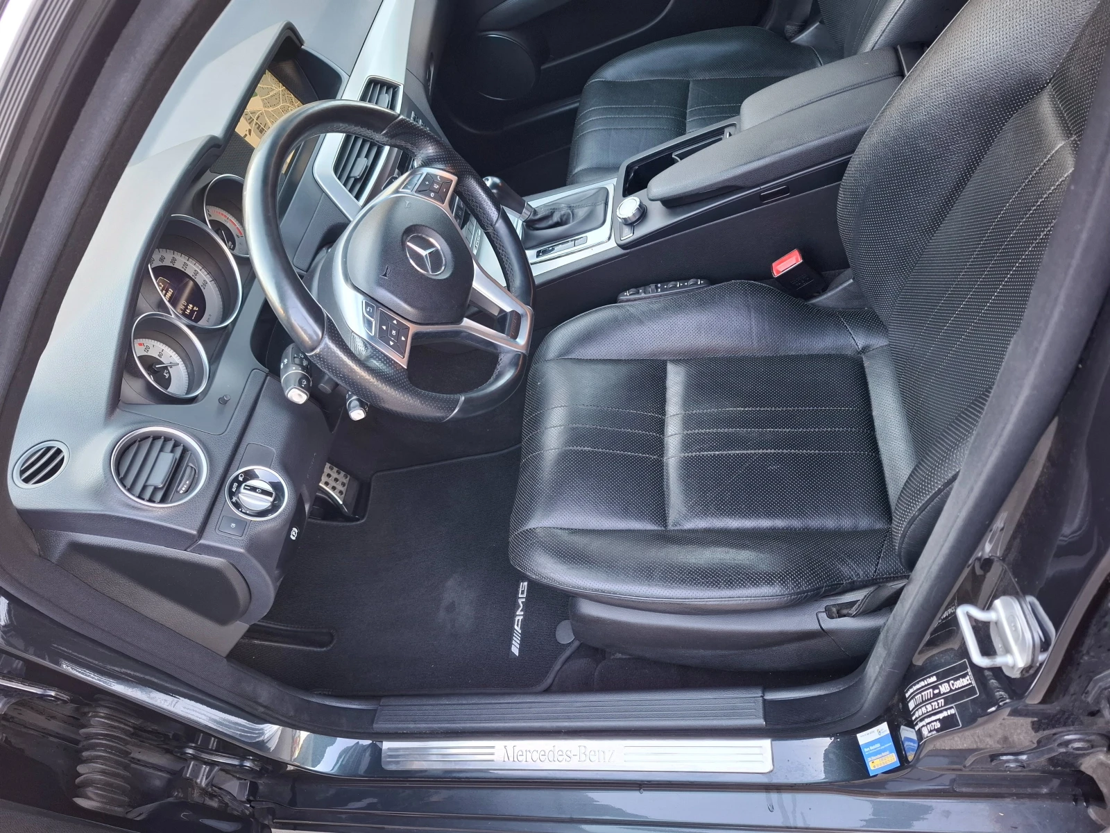 Mercedes-Benz C 300 ВСИЧКИ ЕКСТРИ + AMG, снимка 7 - Автомобили и джипове - 56088438