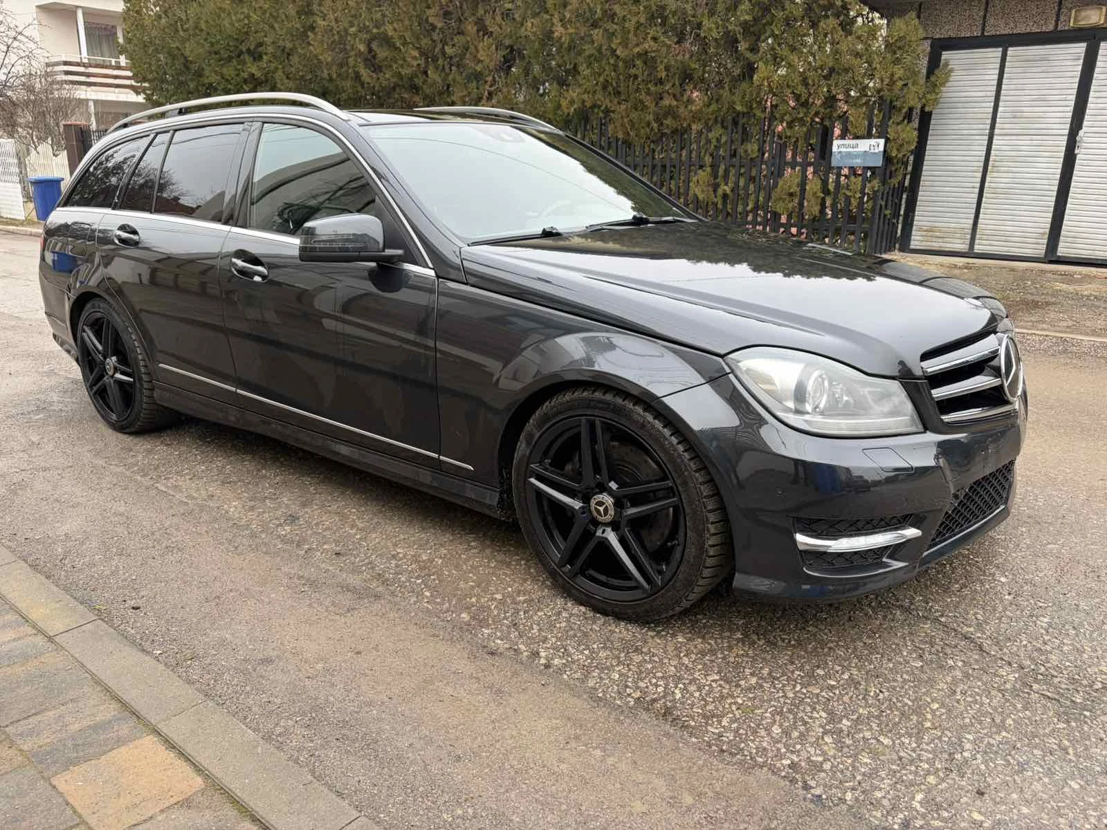 Mercedes-Benz C 300 ВСИЧКИ ЕКСТРИ + AMG, снимка 3 - Автомобили и джипове - 56088438