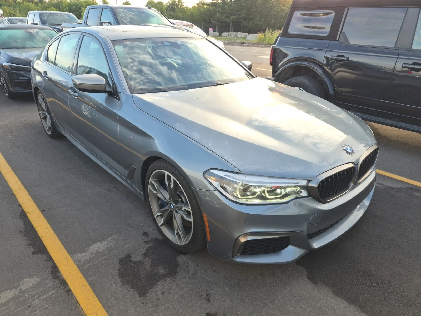 BMW 550 * M550I XDRIVE* АВТОКРЕДИТ БЕЗ ПЪРВОНАЧАЛНА ВНОСКА, снимка 2 - Автомобили и джипове - 56138131