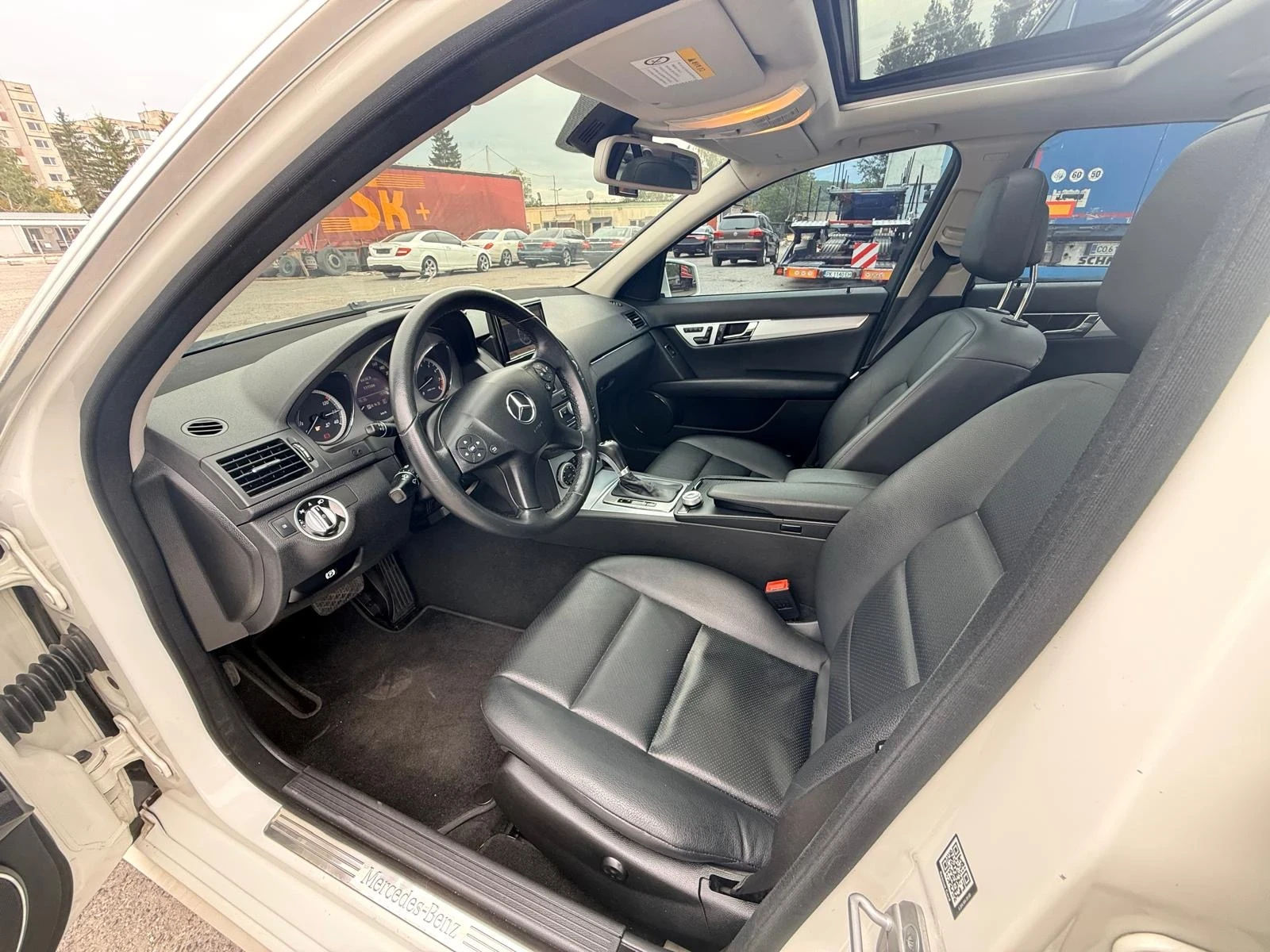 Mercedes-Benz C 200 CGI, снимка 12 - Автомобили и джипове - 56230516
