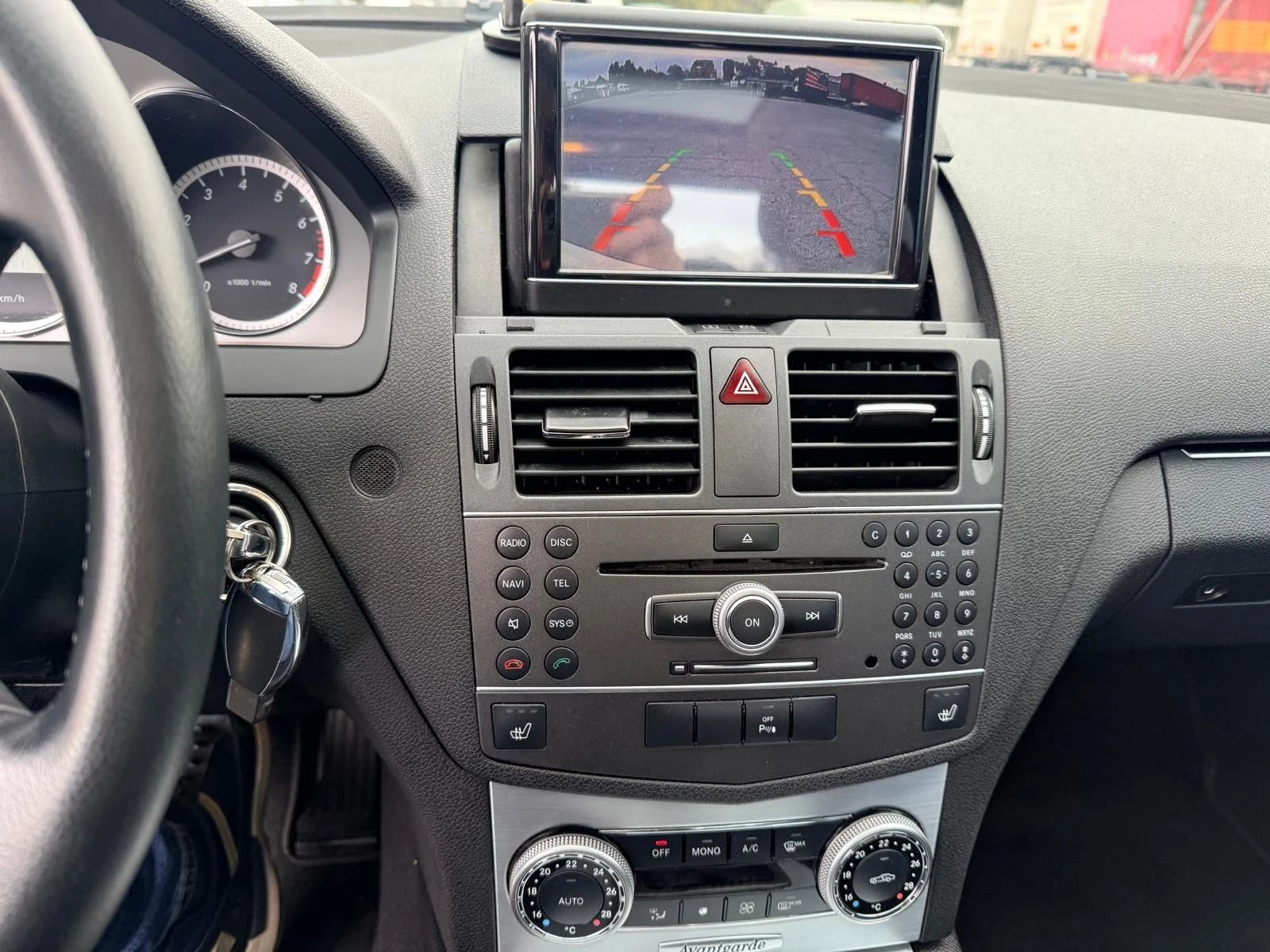 Mercedes-Benz C 200 CGI, снимка 10 - Автомобили и джипове - 56230516